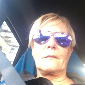 Meet your Posher, Denise